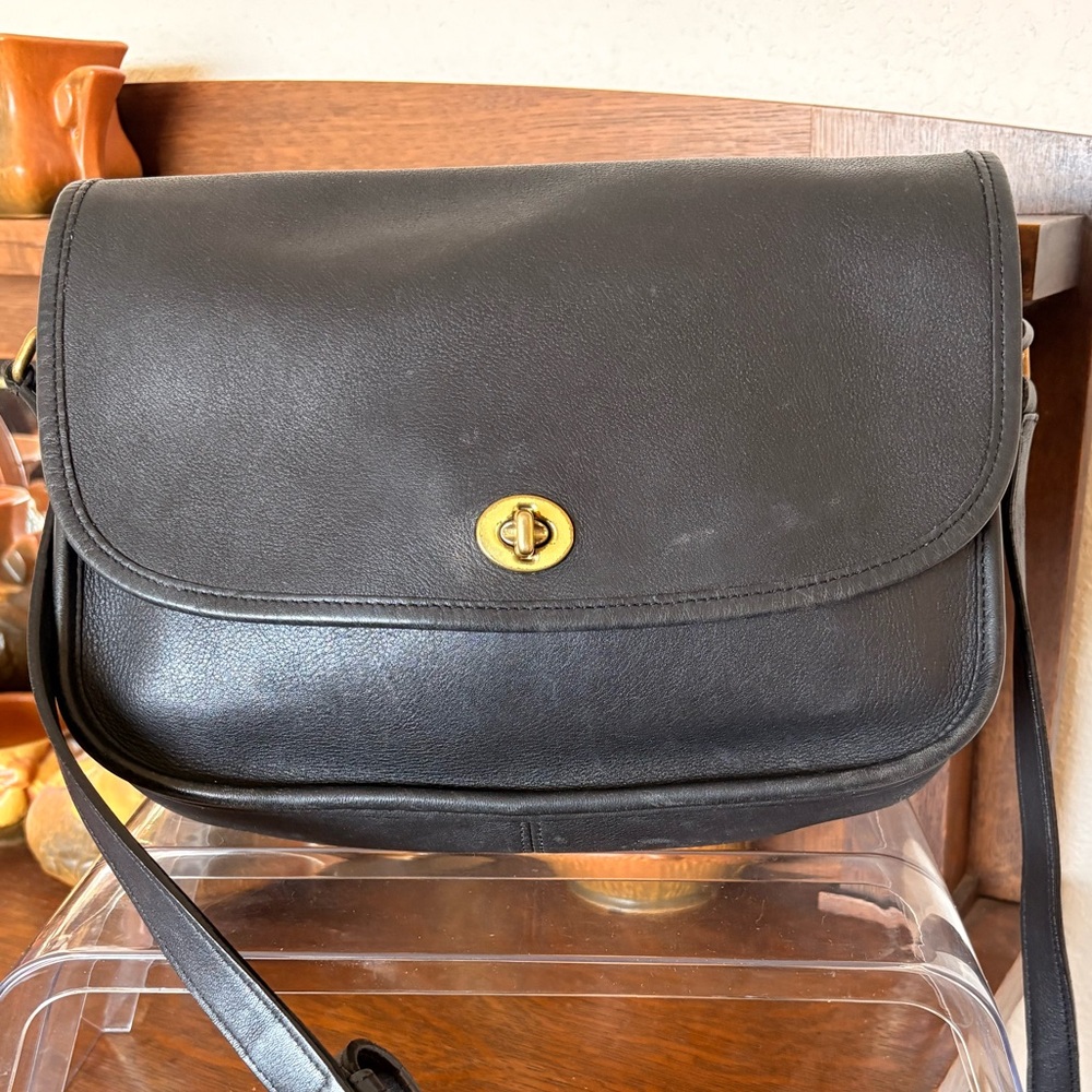 Vintage coach black leather City Bag 9790 brass turn lock closure